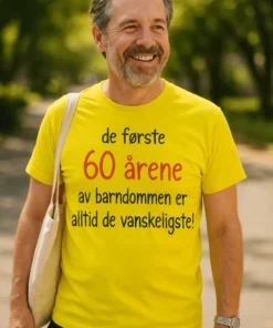 Morsom t-skjorte Første 60 år av barndommen med humoristisk bursdagsmotiv og tekst