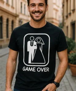 Morsom t-skjorte Game over med trykket GAME OVER på svart t-skjorte