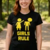 Morsom t-skjorte Girls rule med teksten GIRLS RULE på trykket
