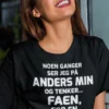 Morsom t-skjorte heldiggris med navn med trykket NOEN GANGER SER JEG PÅ ANDERS MIN OG TENKER... FAEN, FOR EN HELDIGGRIS DU ER!