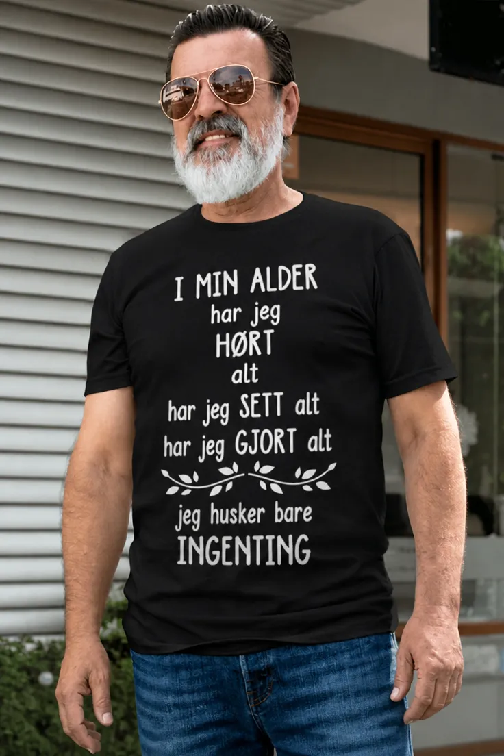 Morsom t-skjorte I min alder med humoristisk tekstdesign som får folk til å le