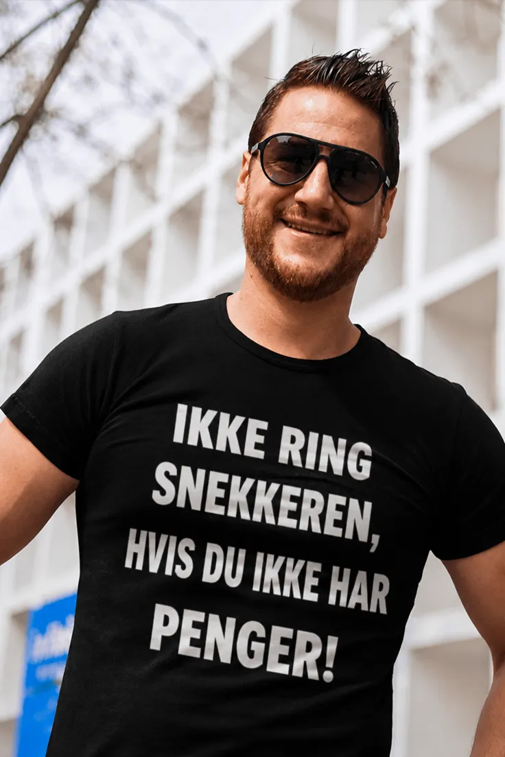 Morsom t-skjorte Ikke ring snekkeren med teksten IKKE RING SNEKKEREN, HVIS DU IKKE HAR PENGER!