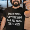 Morsom t-skjorte Ingen bestemmer giftermålet med trykket INGEN SKAL FORTELLE MEG, NÅR JEG SKAL GIFTE MEG!