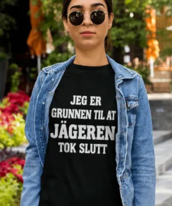 Morsom t-skjorte Jägeren tok slutt med teksten JEG ER GRUNNEN TIL AT JÄGEREN TOK SLUTT.