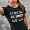 Morsom t-skjorte Jeg roper ikke med teksten JEG ROPER IKKE. JEG SNAKKER BARE SÅNN.