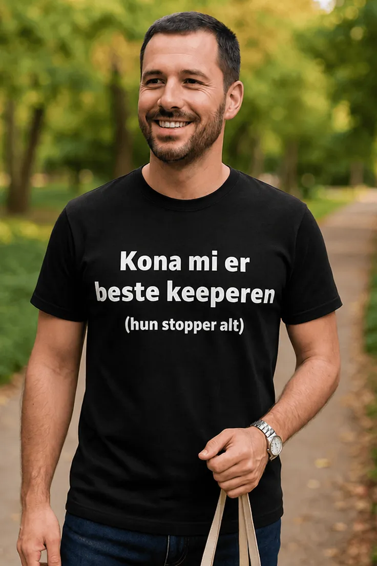 Morsom t-skjorte Kona er beste keeperen med teksten Kona mi er beste keeperen (hun stopper alt)