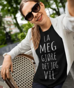 Morsom t-skjorte La meg gjøre det jeg vil med trykket LA MEG GJØRE DET JEG VIL.