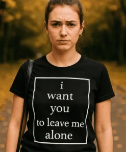 Morsom t-skjorte La meg være i fred med teksten i want you to leave me alone