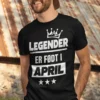 Morsom t-skjorte Legender født i april med teksten LEGENDER ER FØDT I APRIL