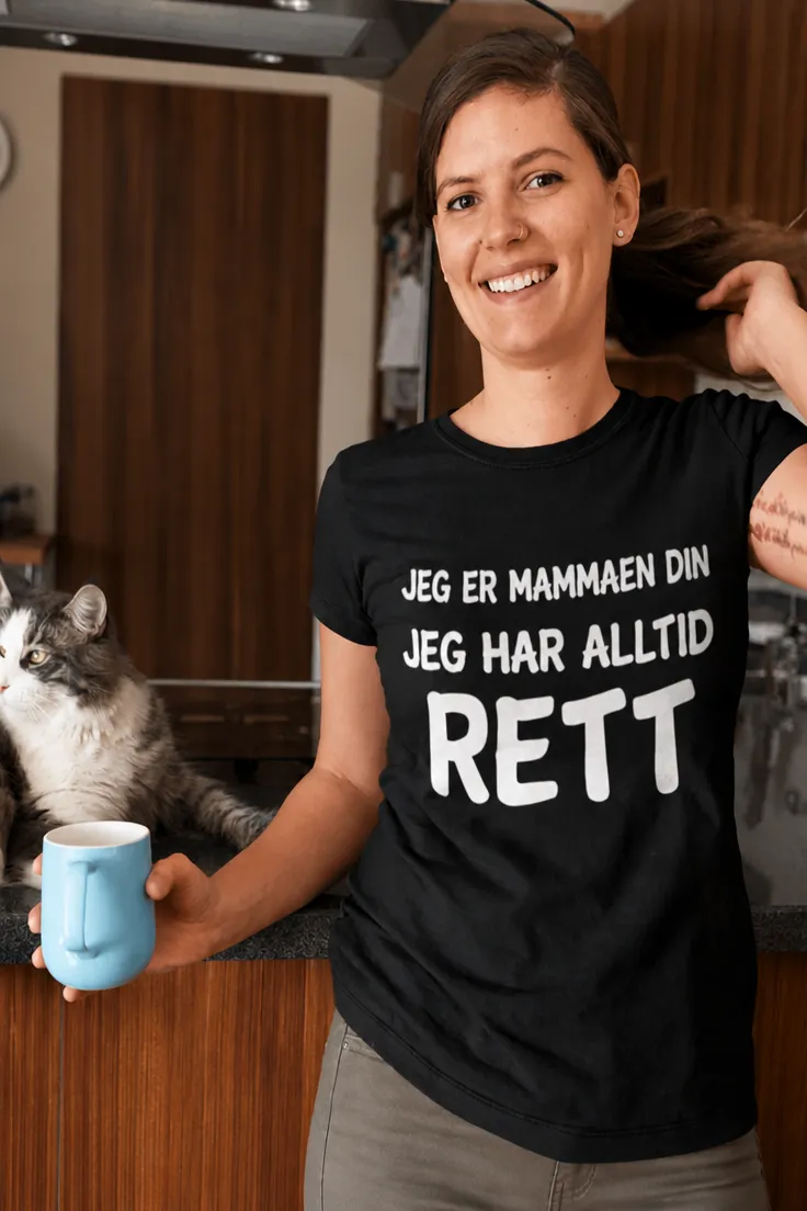 Morsom t-skjorte Mamma har alltid rett med trykket JEG ER MAMMAEN DIN JEG HAR ALLTID RETT.