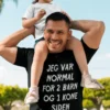 Morsom t-skjorte Normal for barn og kone med teksten JEG VAR NORMAL FOR 2 BARN OG 1 KONE SIDEN