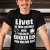 Morsom t-skjorte perfekt kokk med teksten Livet er ikke perfekt men hvis jeg er KOKKEN DIN kan det bli det!