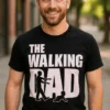Morsom t-skjorte The walking dad med teksten THE WALKING GAD