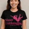 Morsom t-skjorte Utdrikningslag martiniglass med navn med teksten Ninas Utdrikningslag 20. mai 2025