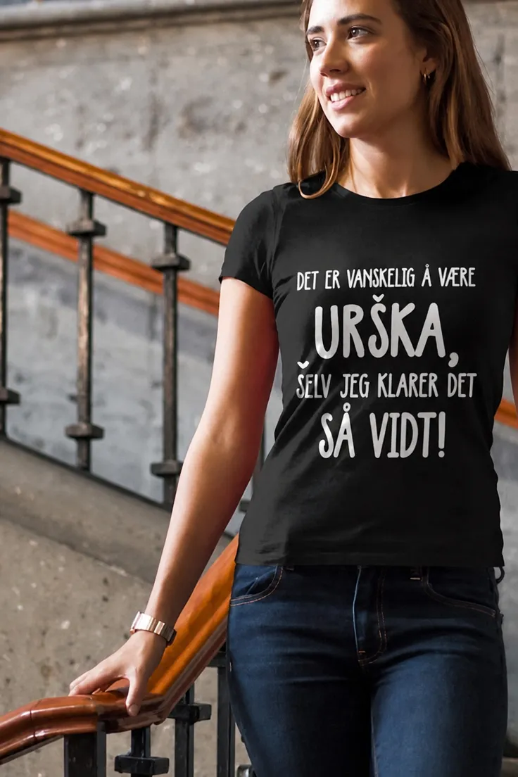 Morsom t-skjorte Vanskelig å være med navn med humoristisk design for gave