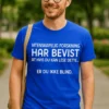 Morsom t-skjorte Vitenskapelig forskning ikke blind med humoristisk design og teksten VITENSKAPELIG FORSKNING HAR BEVIST AT HVIS DU KAN LESE DETTE... ER DU IKKE BLIND..