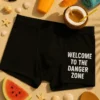 Morsomme boksershorts Danger zone med teksten WELCOME TO THE DANGER ZONE