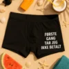 Morsomme boksershorts Første gang gratis med humoristisk design og teksten FØRSTE GANG TAR JEG IKKE BETALT.