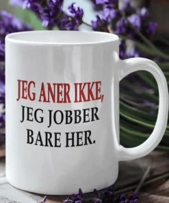 Morsomt krus Jeg aner ikke med teksten JEG ANER IKKE, JEG JOBBER BARE HER..